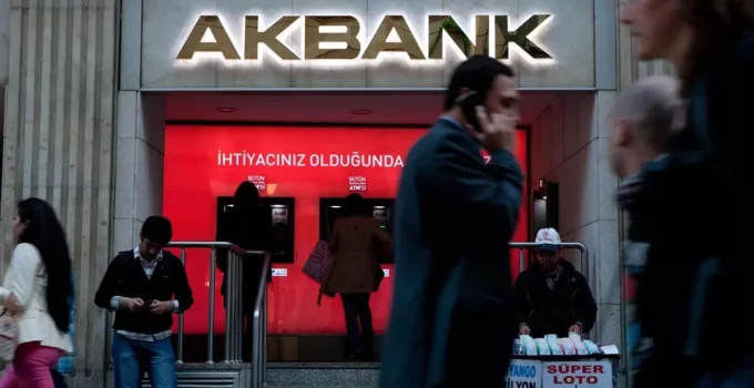 İzinsiz kredi ve para transferi iddiası ortalığı karıştırdı! Akbank’tan açıklama var